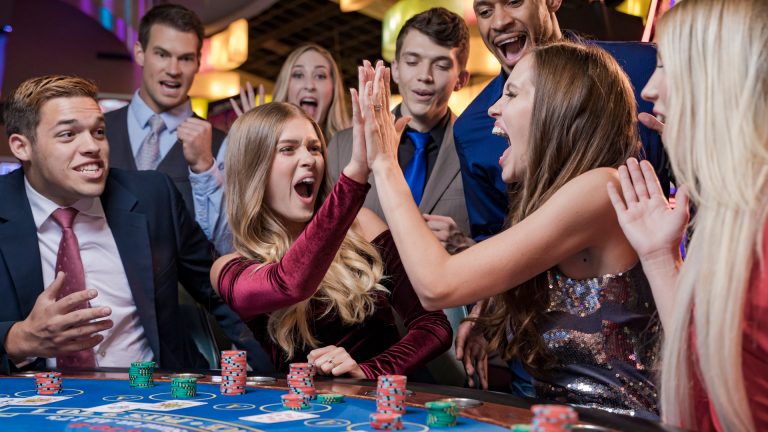 Ambiance de jeu au Casino Juan-les-Pins
